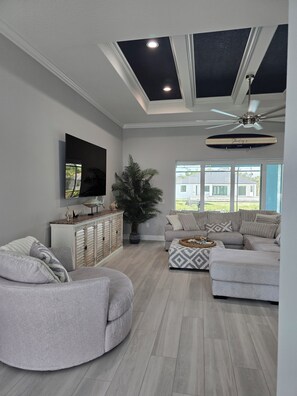 Smart TV - 3-bedroom house in charming Rotonda West On the Canal with Heated Saltwater Pool (Rotonda West)