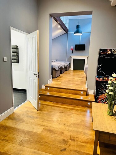 Flat 6 Character Apartment