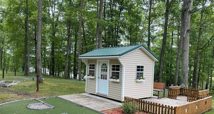 Charming 3-bedroom cabin with wonderful nature view in Farwell