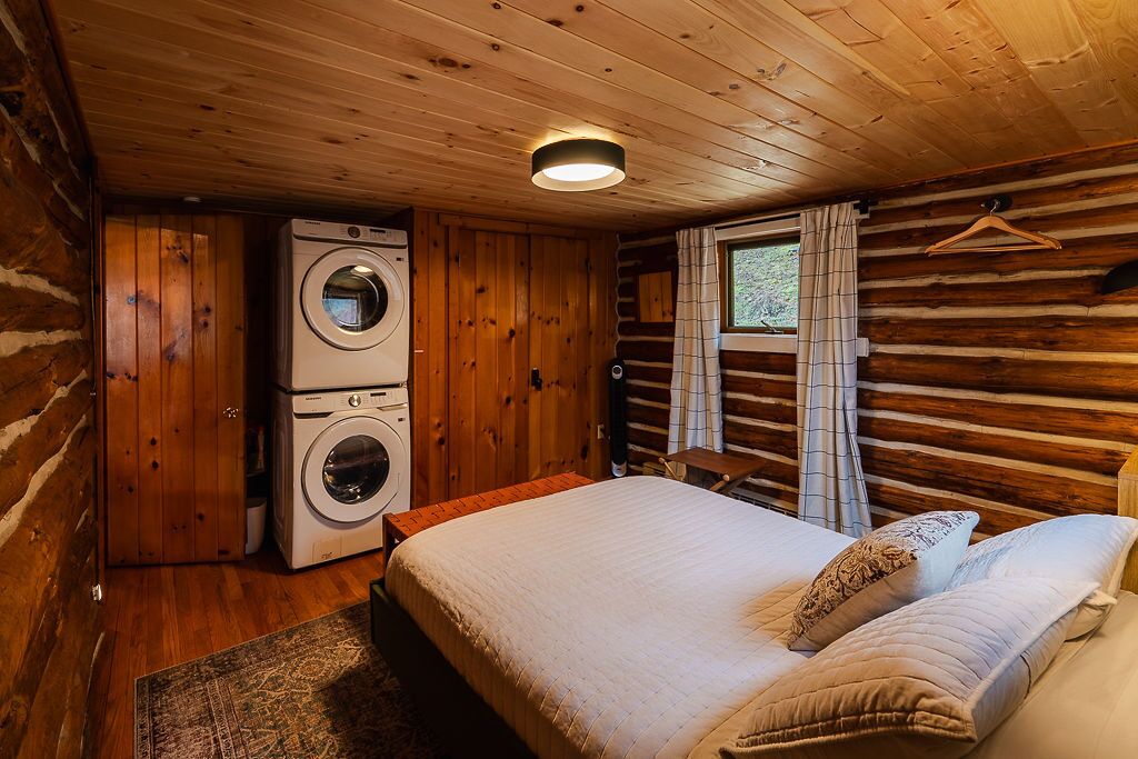 2 bedrooms, iron/ironing board, travel crib, free WiFi
