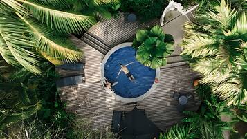 Chalet | Property grounds