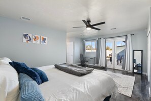 3 bedrooms, iron/ironing board, WiFi, bed sheets