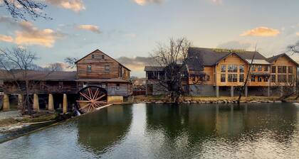 Affordable, Clean, & Cozy Stay in Gatlinburg!
