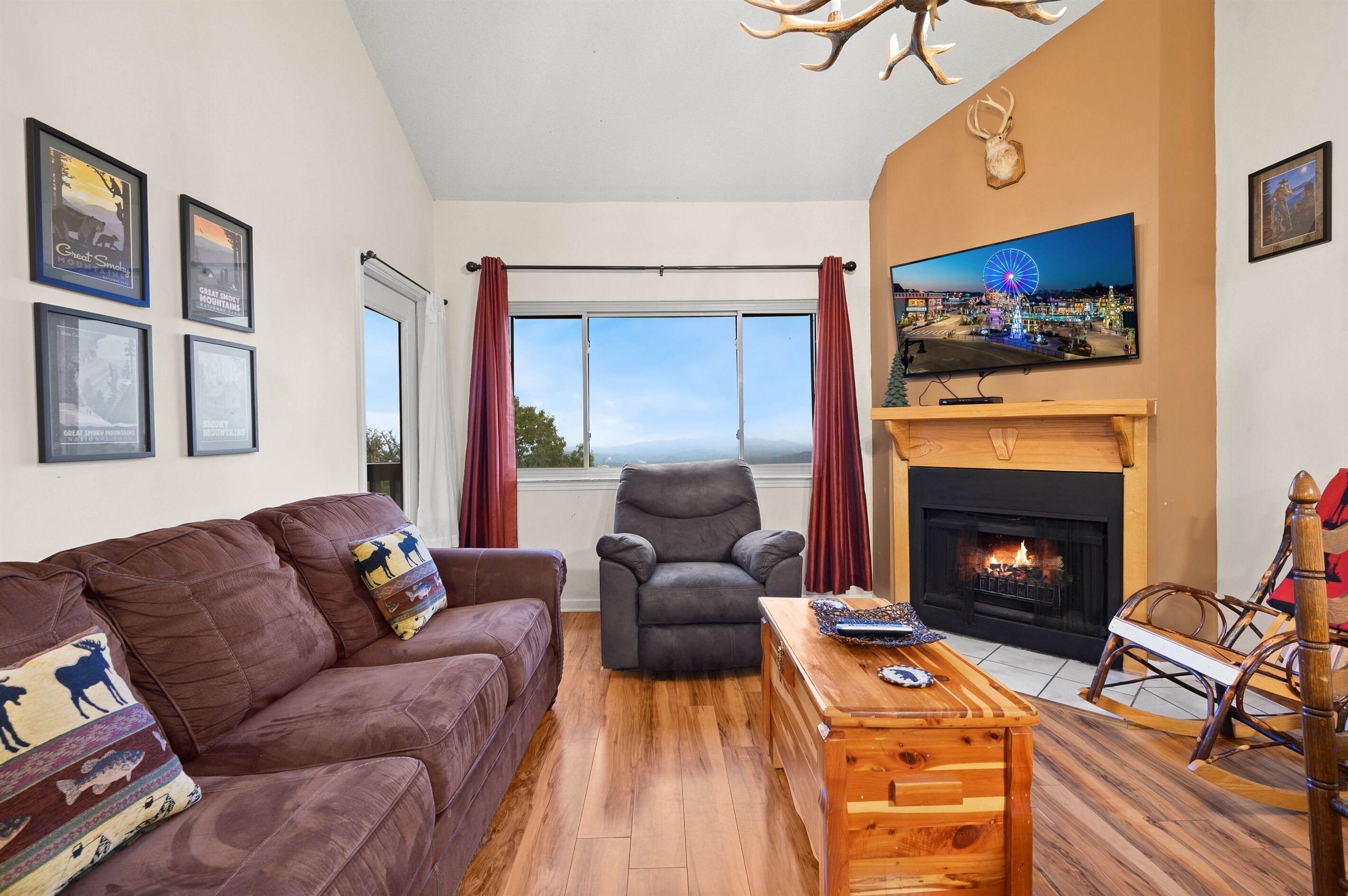 Télévision, cheminée, baby-foot