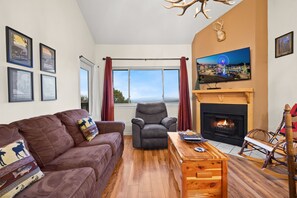 Fernseher, Kamin, Tischfußball