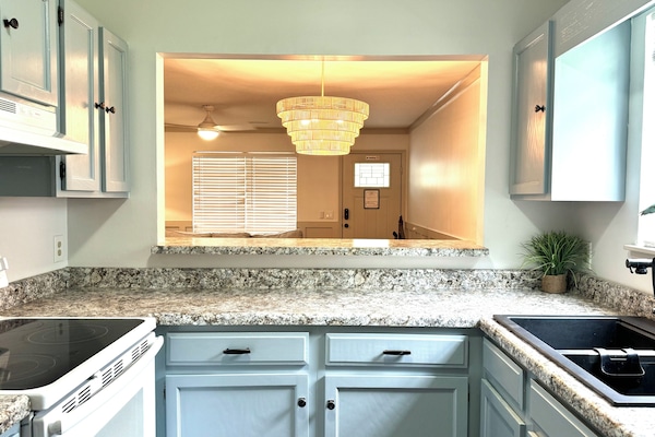 KylskÄp, mikrovÄgsugn, ugn och spishÀll