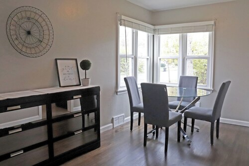Cozy 2-bedroom apartment in Central Bismarck