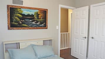 2 bedrooms, WiFi, bed sheets