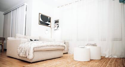 Charming 2-bedroom apartment in Wakefield with AC,