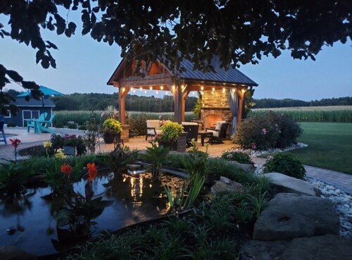 Tranquil Country Loft and backyard paradise in the rolling hills of Gambier, OH