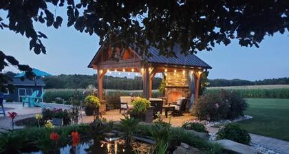 Tranquil Country Loft and backyard paradise in the rolling hills of Gambier, OH