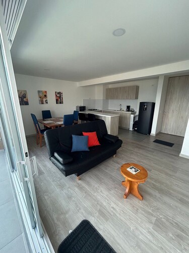 Spacious and Luxurious -Stratum 6