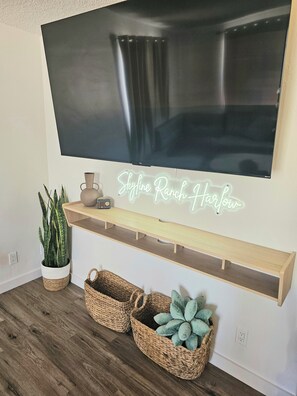 Interior - Charming home in the heart of the Joshua Tree forest! Relax High Desert style. (Yucca Valley)