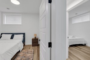 2 slaapkamers, een bureau, een strijkplank/strijkijzer, wifi