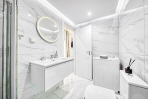 Shower, hair dryer, towels, soap - THE STAR OF ATHENS  (Athina)