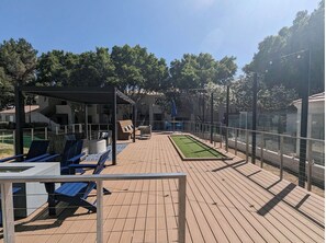 Terrace/patio - Pure Suites Furnished Two Bed Glendale Pool Gym (Glendale)