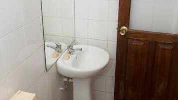 Toallas, jabón, papel higiénico