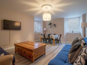 TV - City Gem Main Door & Parking - Pass the Keys (Glasgow)