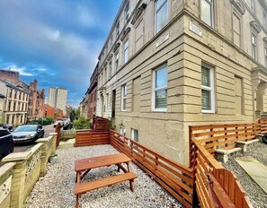 Exterior - City Gem Main Door & Parking - Pass the Keys (Glasgow)