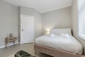 2 slaapkamers, een strijkplank/strijkijzer, reisbedje, gratis wifi