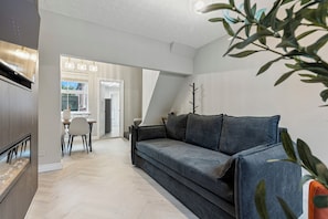 TV, fireplace - 29 Carleton Street · Newly Refurbished 2-Bed Terraced Home in York - Pass the Keys (York)