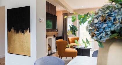 Luxurious 4-bed Retreat in London