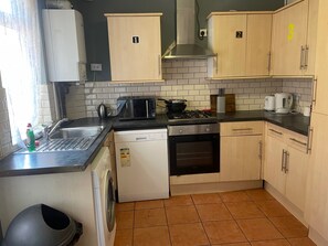 하우스 | 전용 주방 | 냉장고, 전자레인지, 오븐, 식기 세척기