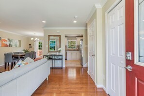 Smart TV - Spacious Entire Home in delightful Lanham, close to Washington DC (Lanham)