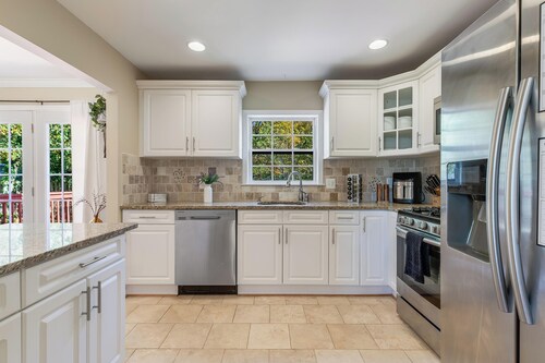 Spacious Entire Home in delightful Lanham, close to Washington DC