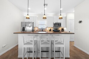 Batterie de cuisine, vaisselle et ustensiles