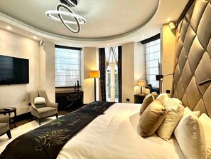 4 bedrooms, iron/ironing board, Internet, bed sheets