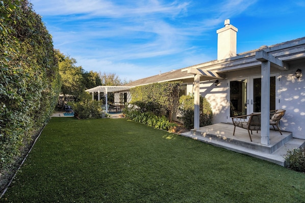 Front of property - Goleta Getaway by Avantstay Private Backyard, 1.5mi to the Beach! (Goleta)