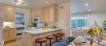 Goleta Getaway by Avantstay Private Backyard, 1.5mi to the Beach!