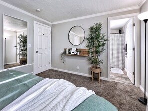 5 habitaciones, tabla de planchar con plancha y cuna de viaje 