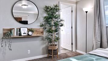 5 عدّة غرف نوم ومكواة/لوح كي وسرير سفر وواي فاي مجانًا