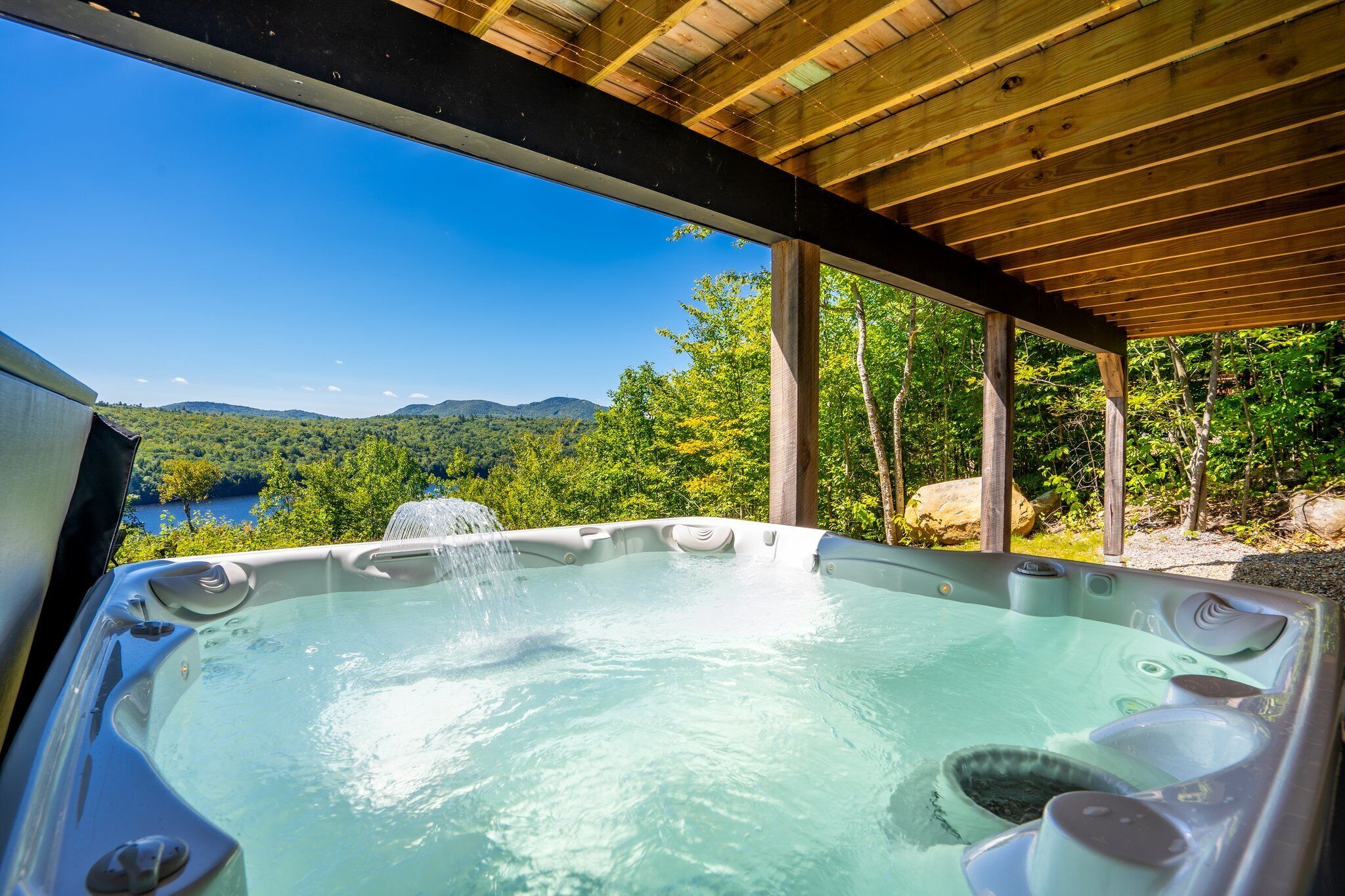 Bain à remous extérieur