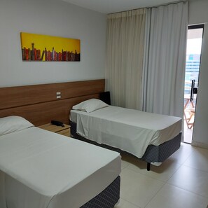 Standard Twin Room, City View | Desk, laptop workspace, free WiFi - FLATS BSB - Apart Hotel (Brasília)
