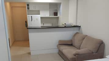 Kamar Double Standar, pemandangan kota | Meja kerja, ruang kerja ramah laptop, dan Wi-Fi gratis