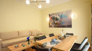 Signature-Apartment, Balkon, Stadtblick | Wohnzimmer