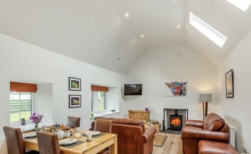 Beautiful detached rural farm cottage in peaceful Easter Ross peninsula. 