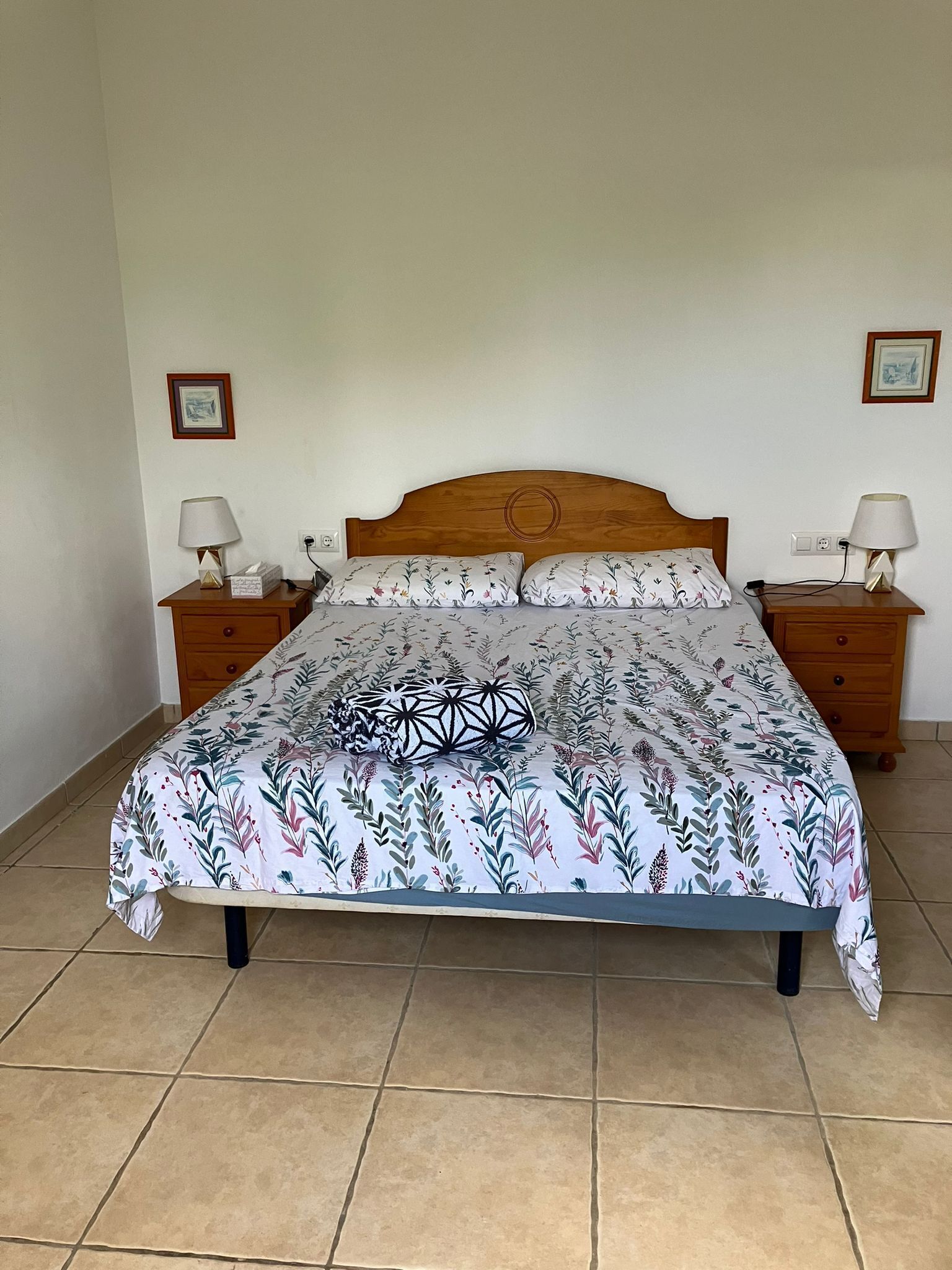 3 dormitorios, tabla de planchar con plancha, wifi gratis y ropa de cama