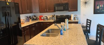 Charming 2-bedroom house with WiFi and AC in Palm Bay