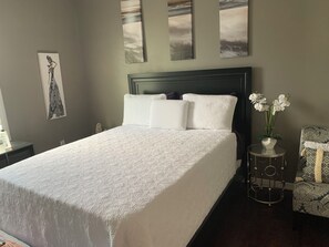 2 bedrooms, iron/ironing board, free WiFi, bed sheets - Charming 2-bedroom house with WiFi and AC in Palm Bay (Palm Bay)