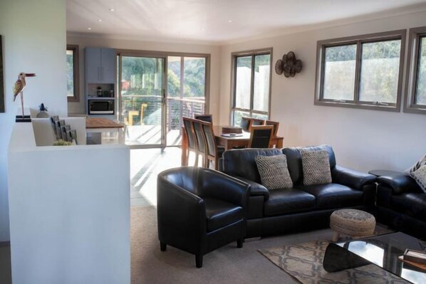 Room - Dreaming of the Buckland (Buckland)