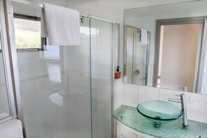 Room - Dreaming of the Buckland (Buckland)