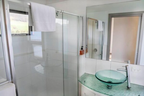 Room - Dreaming of the Buckland (Buckland)