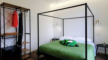 Quarto triplo luxo, sacada, vista para a cidade | Quartos à prova de som, Wi-Fi de cortesia