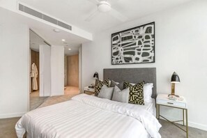 Cribs/infant beds - Vue Broadbeach - Official (Broadbeach)