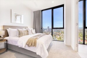 Cribs/infant beds - Vue Broadbeach - Official (Broadbeach)