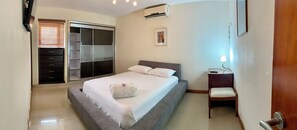 5 habitaciones, tabla de planchar con plancha, wifi y ropa de cama 